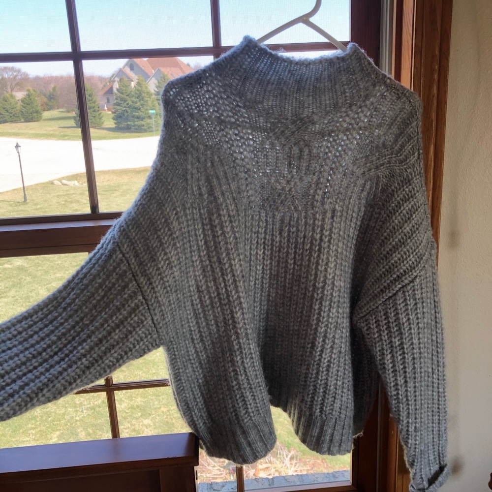 American Eagle Sweater